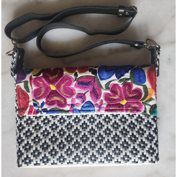 Mexican Artisan Handmade Plastic Floral Purse Bag Colorful Embroidered Flowers - Picture 2 of 9